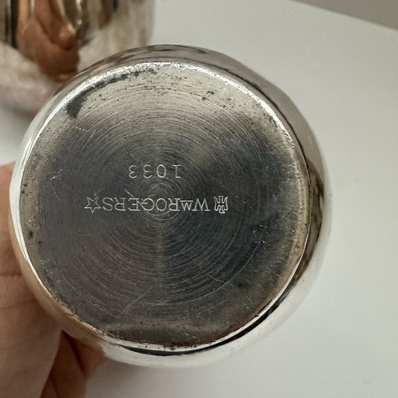 2 Vtg Wm Rogers 817 Silver Plate Footed Beverage Water Pitcher & Cream Pitcher - Picture 8 of 10